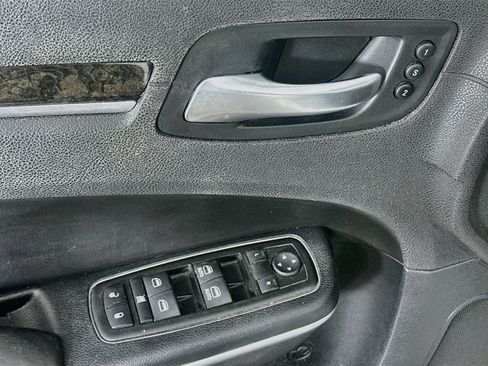 Used 2014 Chrysler 300 C RWD image 15