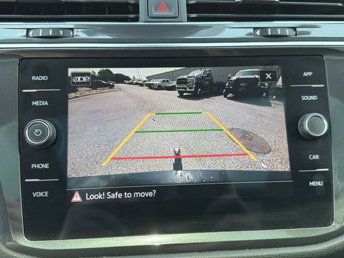 Used 2022 Volkswagen Tiguan SE FWD image 36