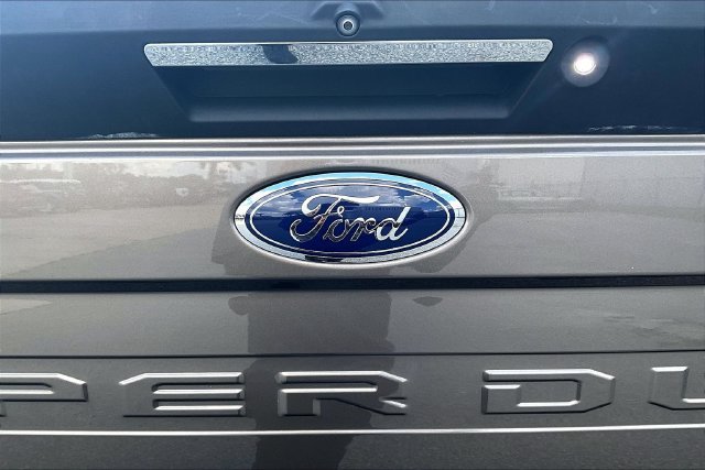 Certified 2022 Ford F350 Lariat w/ Tremor Off-Road Package AWD/4WD image 8