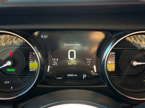 Used 2022 Jeep Wrangler Unlimited Sahara AWD/4WD image 31