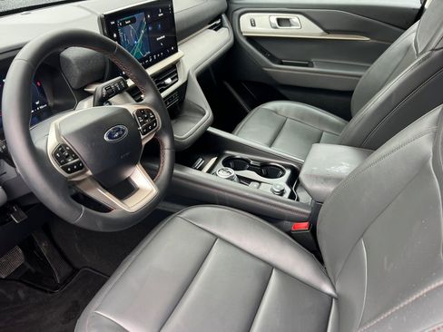 Used 2025 Ford Explorer Active w/ Active Comfort Package image 10