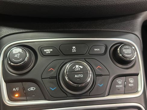 Certified 2016 Chrysler 200 Limited w/ Convenience Group FWD image 23