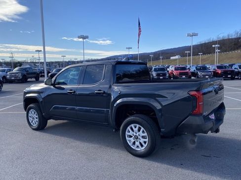 Used 2025 Toyota Tacoma SR image 3