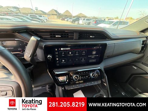 Used 2025 GMC Sierra 2500 AT4 w/ AT4 Preferred Package AWD/4WD image 18