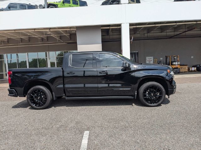 Used 2026 Chevrolet Silverado 1500 High Country w/ High Country Premium Package AWD/4WD image 3