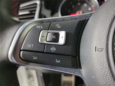 Used 2020 Volkswagen Golf 4-Door FWD image 23