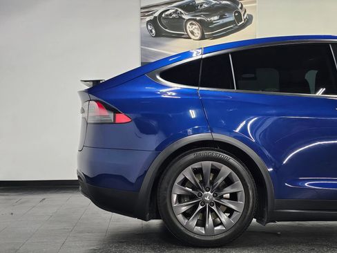 Used 2018 Tesla Model X 75D image 4