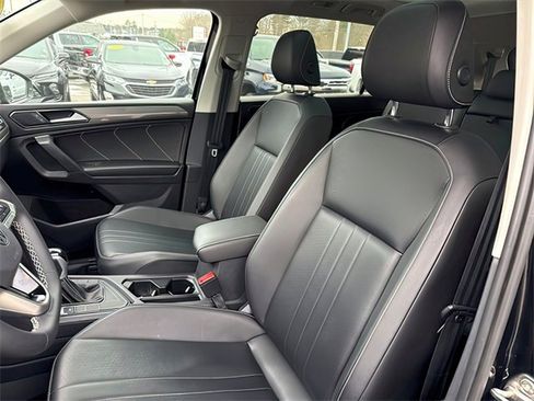 Used 2022 Volkswagen Tiguan SE image 17