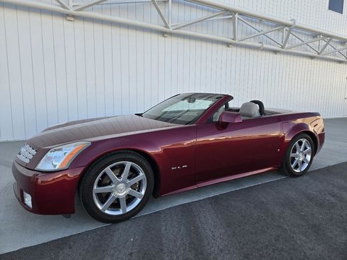 Used 2006 Cadillac XLR image 1