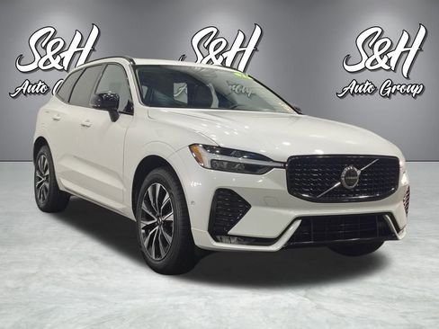 Used 2023 Volvo XC60 B5 Plus image 2