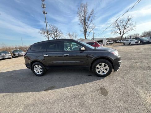 Used 2017 Chevrolet Traverse LS FWD image 4