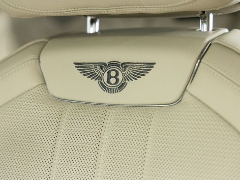 Used 2023 Bentley Flying Spur V8 image 26