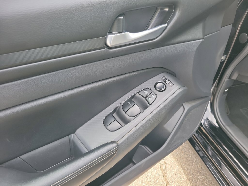 Used 2025 Nissan Altima 2.5 SV FWD image 22