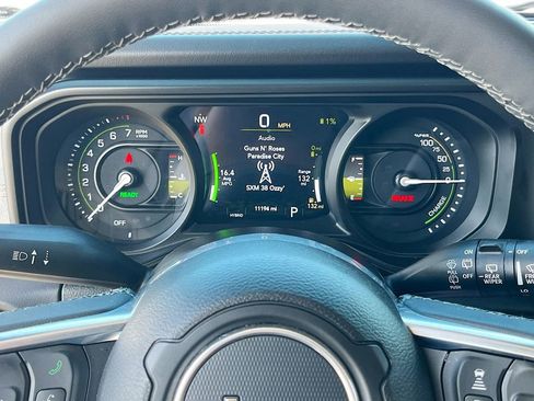 Used 2025 Jeep Wrangler Unlimited Sahara image 12