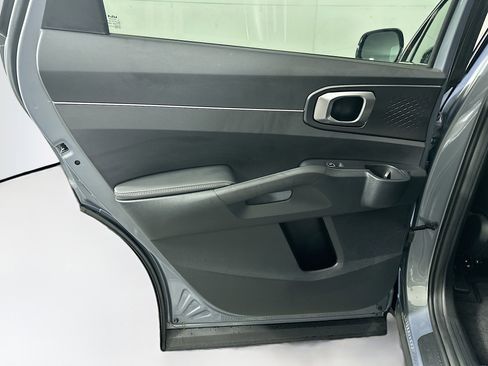 Used 2025 Kia Sorento LX image 25