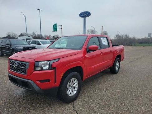 Used 2024 Nissan Frontier SV image 17