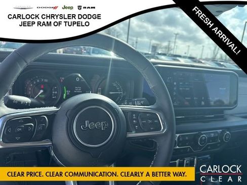 Used 2025 Jeep Wrangler Sahara image 26