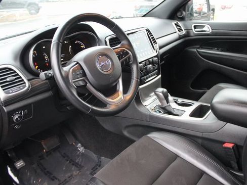 Used 2022 Jeep Grand Cherokee Laredo X image 3