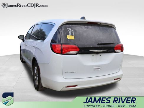Used 2023 Chrysler Voyager LX FWD image 22