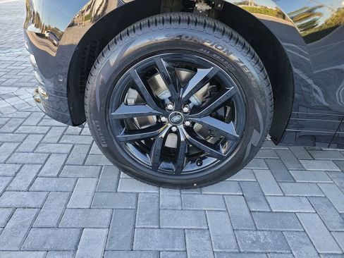 New 2026 Land Rover Range Rover Velar Dynamic SE image 13