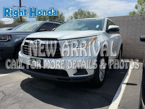 Used 2016 Toyota Highlander LE AWD/4WD image 1
