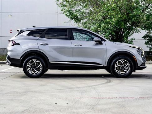 Used 2024 Kia Sportage LX image 4