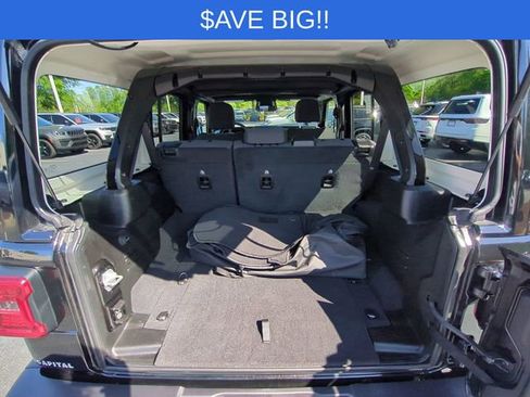 Used 2025 Jeep Wrangler Unlimited Sahara image 29