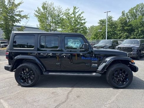 Used 2023 Jeep Wrangler Unlimited Sahara w/ Cold Weather Group AWD/4WD image 15