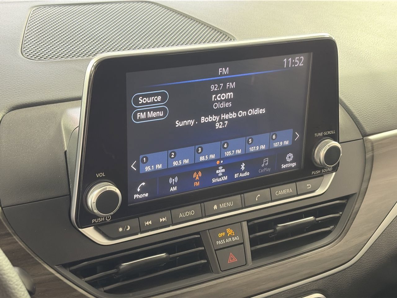 Used 2025 Nissan Altima 2.5 SV FWD image 15