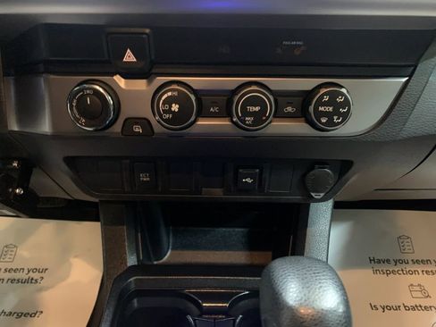 Used 2022 Toyota Tacoma SR5 w/ SR5 Appearance Package (SM) AWD/4WD image 23