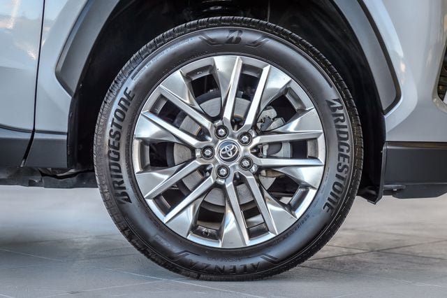 Used 2021 Toyota RAV4 XLE Premium FWD image 16