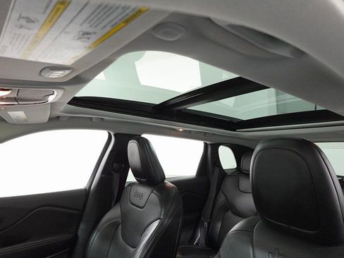 Used 2022 Jeep Cherokee Limited image 12