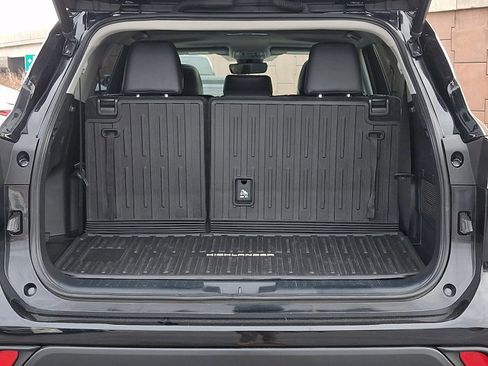 Used 2022 Toyota Highlander XLE image 31