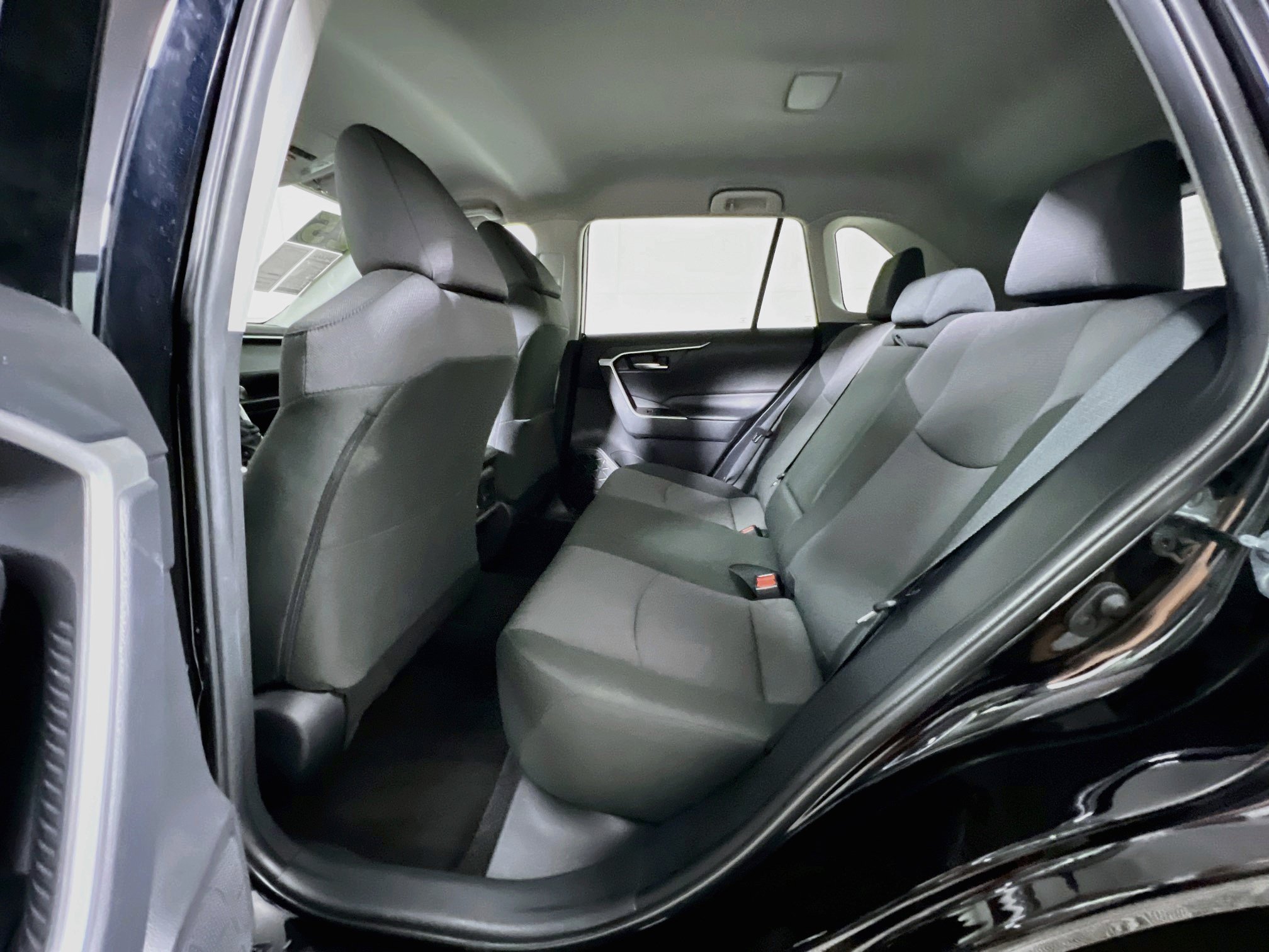 Used 2025 Toyota RAV4 XLE FWD image 29