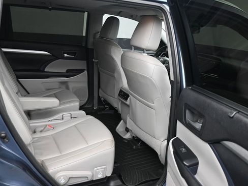 Used 2016 Toyota Highlander XLE image 15