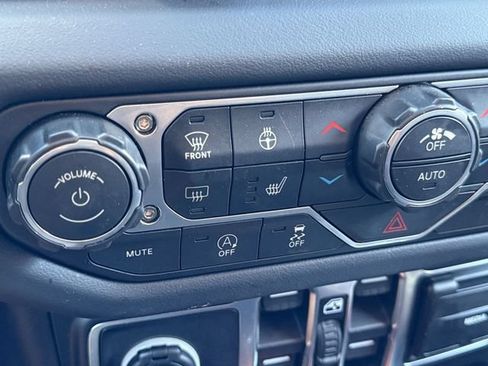 Used 2026 Jeep Wrangler Unlimited Sahara AWD/4WD image 19
