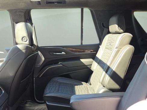 Certified 2022 Cadillac Escalade Sport Platinum w/ LPO, ONYX Package image 27