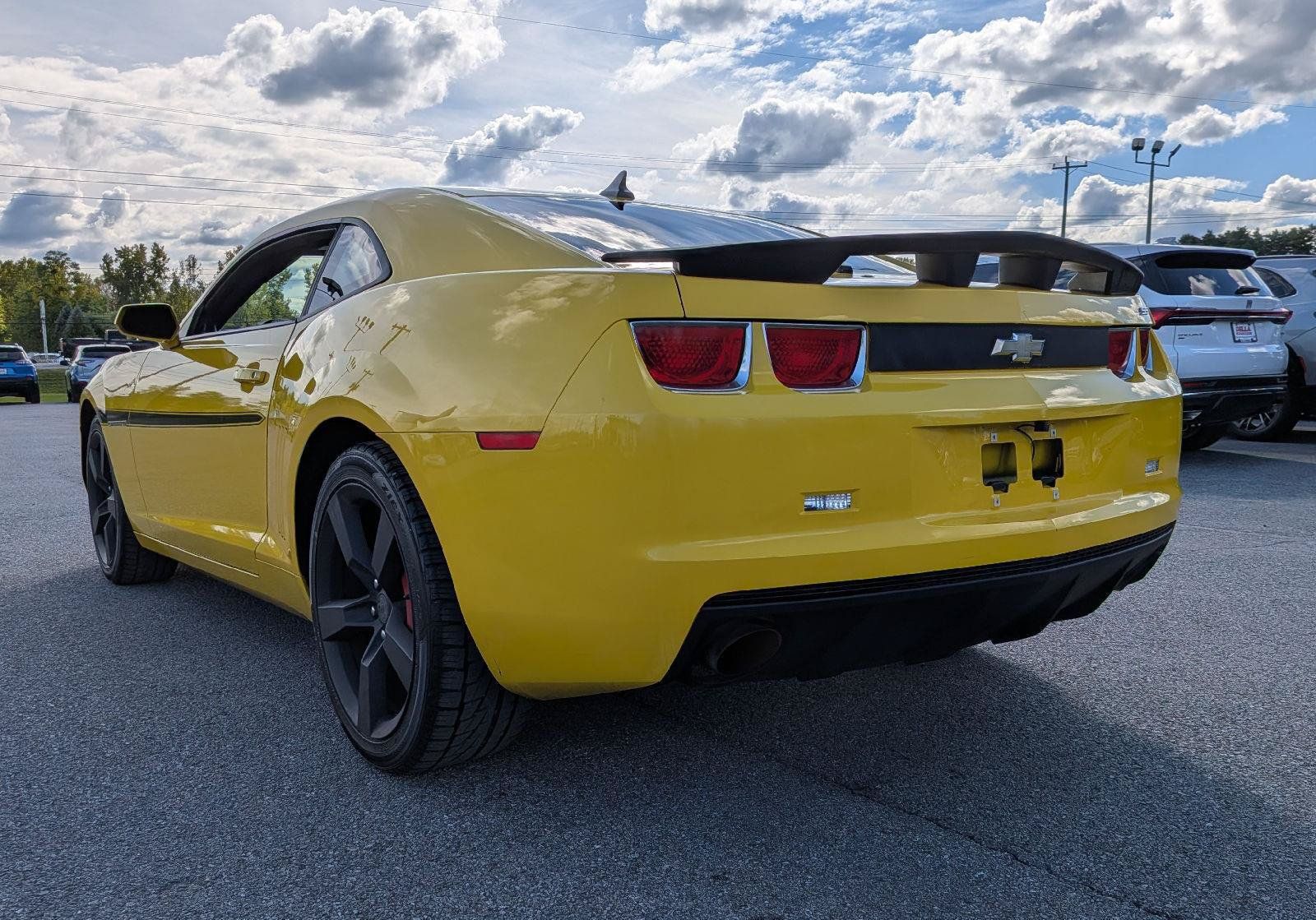Used 2010 Chevrolet Camaro SS RWD image 9