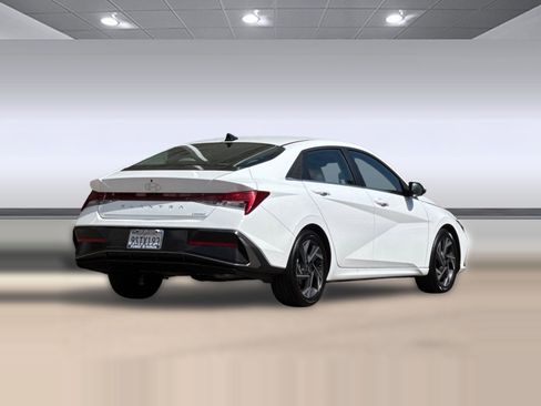 Used 2025 Hyundai Elantra Limited FWD image 9