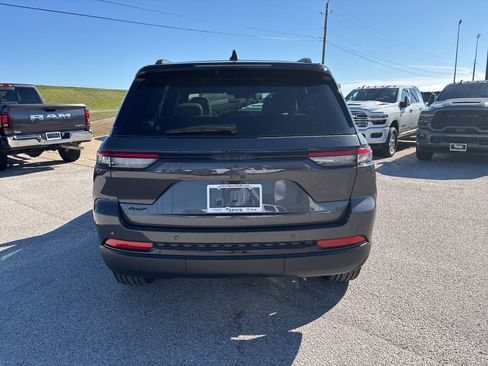 New 2025 Jeep Grand Cherokee Limited image 4