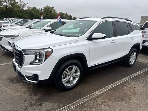 Used 2023 GMC Terrain SLE w/ Driver Convenience Package FWD image 1