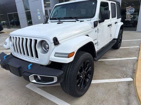 Used 2023 Jeep Wrangler Unlimited Sahara w/ Cold Weather Group AWD/4WD image 12