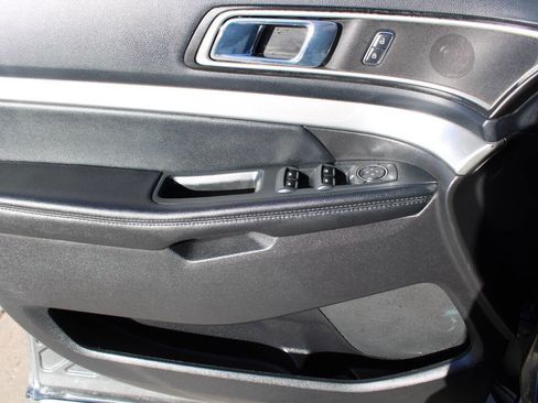 Used 2016 Ford Explorer XLT w/ Equipment Group 202A image 14