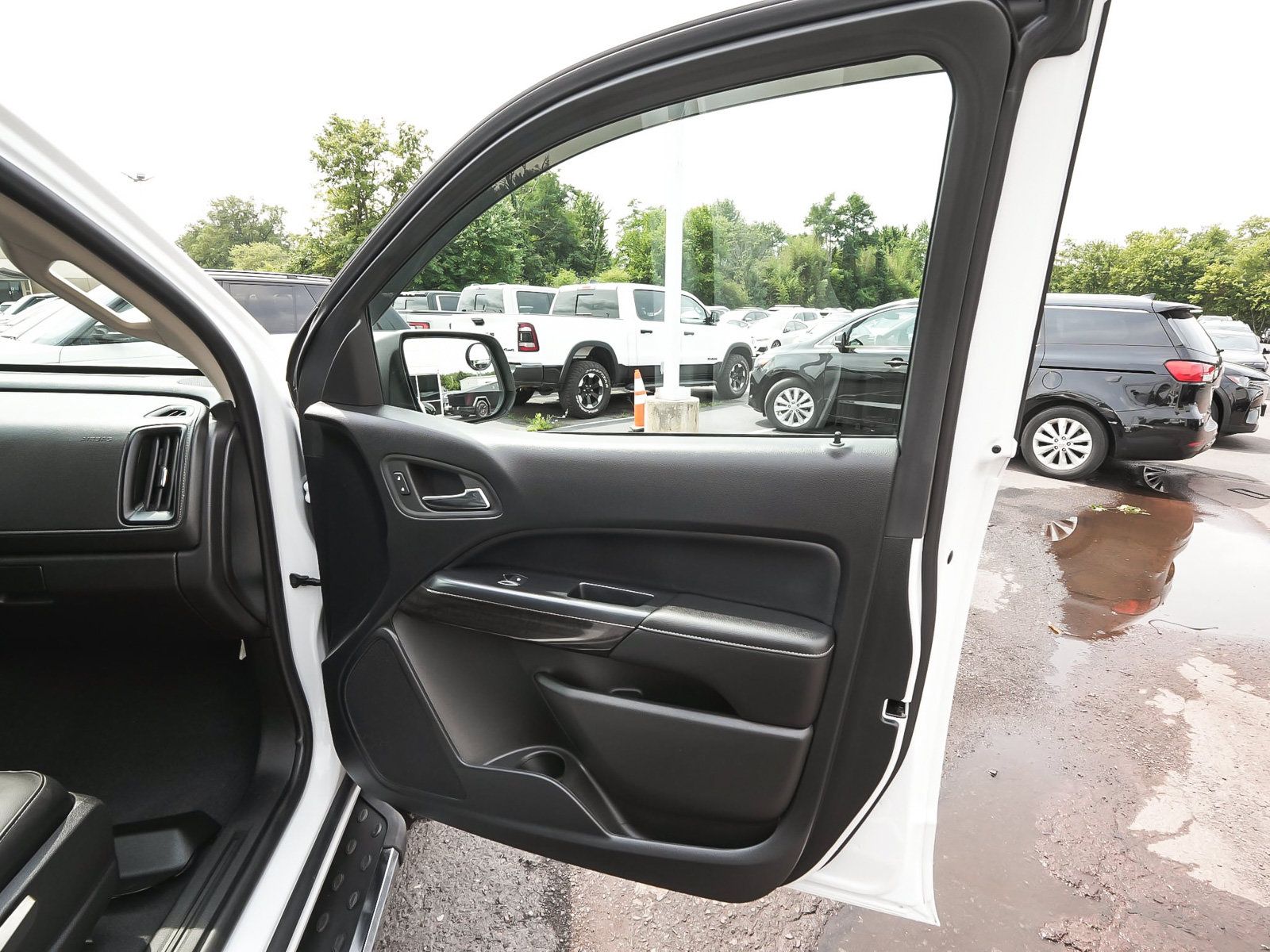 Used 2022 GMC Canyon Elevation w/ Elevation Premium Package AWD/4WD image 12