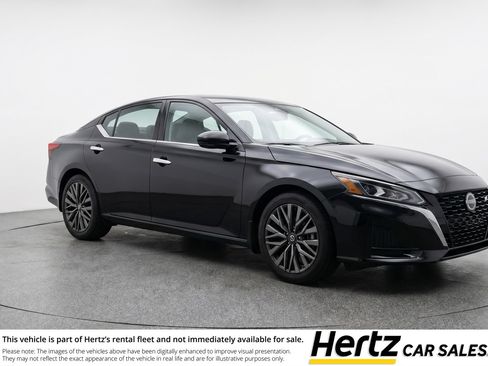 Used 2025 Nissan Altima 2.5 SV FWD image 1