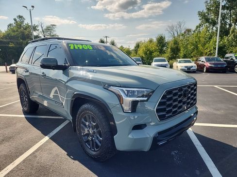 Used 2025 Toyota Sequoia Platinum AWD/4WD image 8