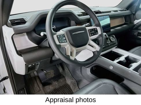 Used 2025 Land Rover Defender 90 X-Dynamic SE AWD/4WD image 4