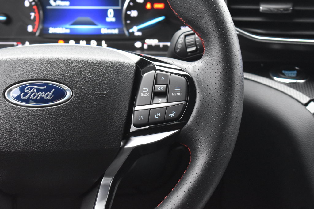 Used 2023 Ford Explorer ST-Line AWD/4WD image 17
