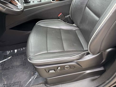 Used 2021 Cadillac Escalade Premium Luxury image 9