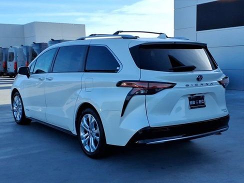Used 2021 Toyota Sienna Platinum image 21